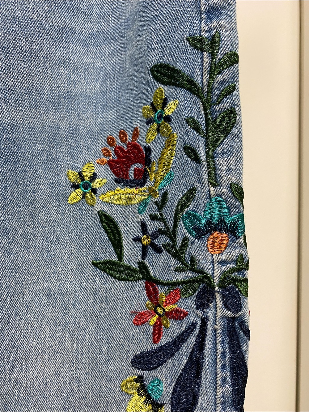 Zara Light Blue Straight-Leg Jeans with Floral Side Embroidery - Picture 7 of 14